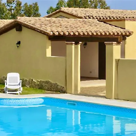 With Shared Pool In Just 500 Meters From The Sea Aparthotel