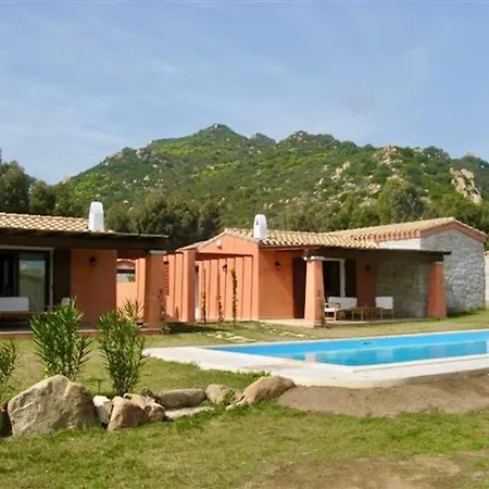 아파트호텔 With Shared Pool In Just 500 Meters From The Sea