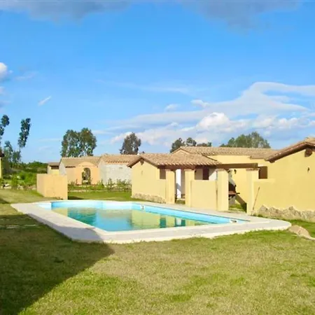 With Shared Pool In Just 500 Meters From The Sea Apartmanhotel