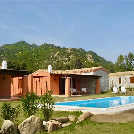 With Shared Pool In Just 500 Meters From The Sea Aparthotel *