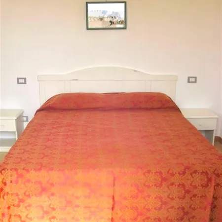 아파트호텔 With Shared Pool In Just 500 Meters From The Sea 4*