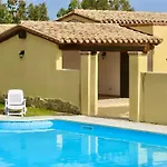 With Shared Pool In Just 500 Meters From The Sea Apartmanhotel