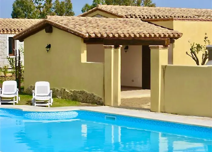 With Shared Pool In Just 500 Meters From The Sea Apart Otel